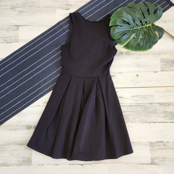 Windsor Fit and Flare V Neck Dress Black NWT Size Small - Picture 6 of 7